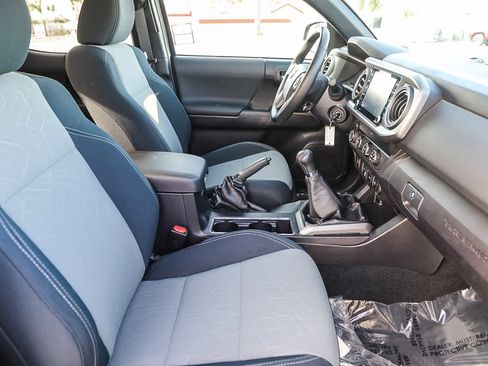 Certified 2020 Toyota Tacoma TRD Off-Road image 16