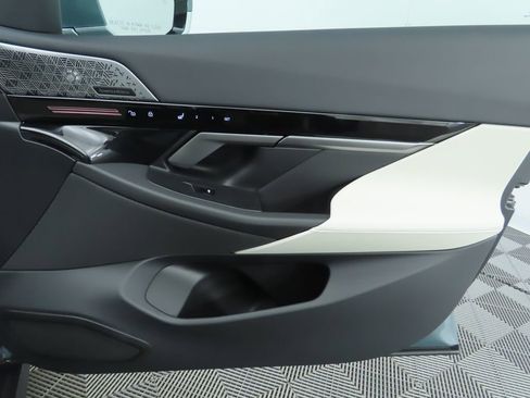 Certified 2025 BMW 530i w/ Premium Package image 27