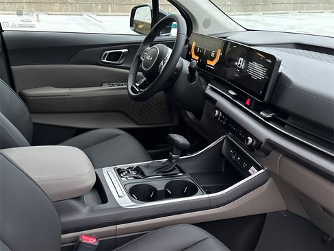 New 2026 Kia Carnival EX image 13