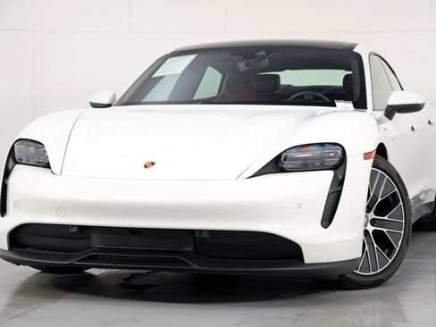Used 2022 Porsche Taycan image 3