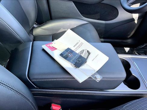 Used 2023 Tesla Model Y Long Range image 34