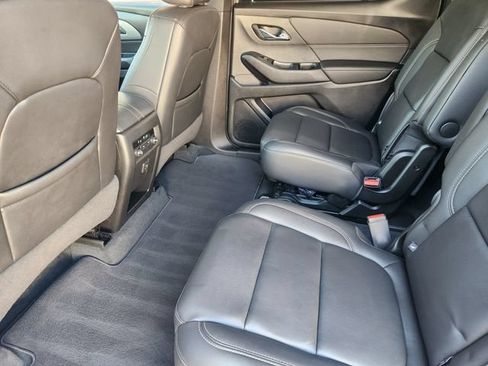 Used 2023 Chevrolet Traverse LT FWD image 30
