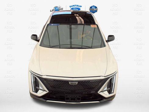 Used 2024 Cadillac Lyriq Tech RWD image 3