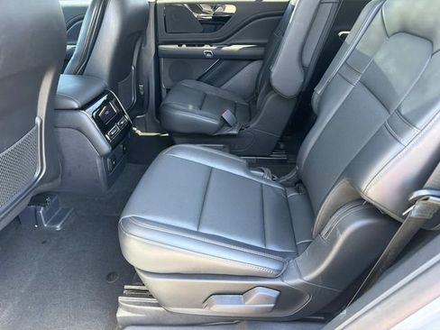 Used 2025 Lincoln Aviator 2WD image 14