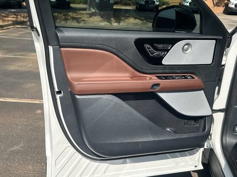 New 2026 Lincoln Aviator Reserve AWD/4WD image 11