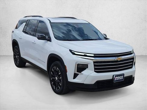 Used 2026 Chevrolet Traverse LT w/ Sun and Wheel Package FWD image 3
