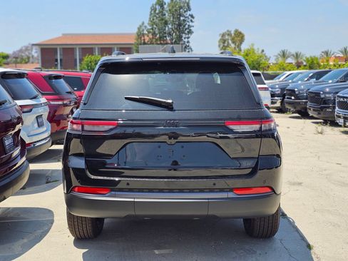 New 2026 Jeep Grand Cherokee Altitude RWD image 6