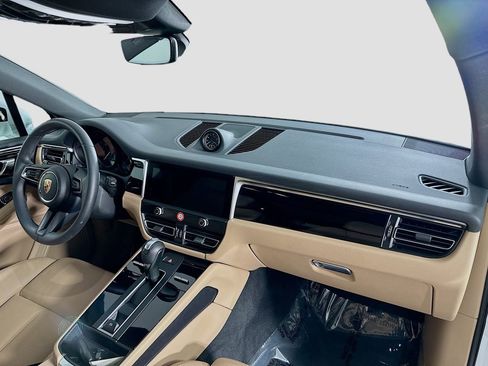 Used 2025 Porsche Macan image 26