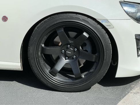 Used 2017 Toyota 86 RWD image 18