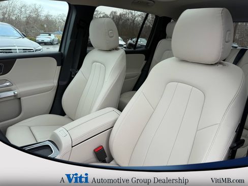 Used 2026 Mercedes-Benz GLB 250 4MATIC image 13
