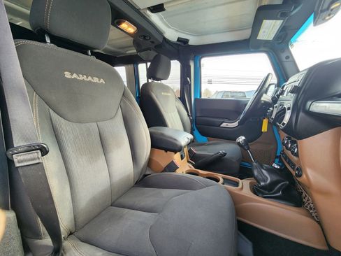 Used 2017 Jeep Wrangler Unlimited Sahara w/ Connectivity Group image 42