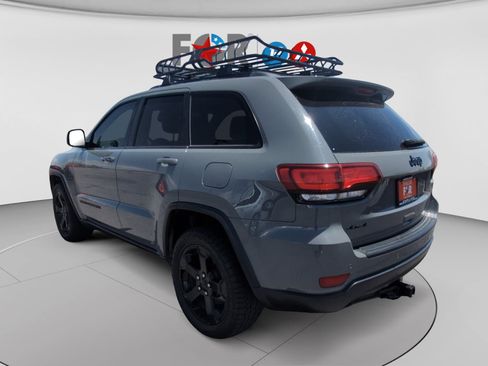 Used 2020 Jeep Grand Cherokee Laredo AWD/4WD image 3