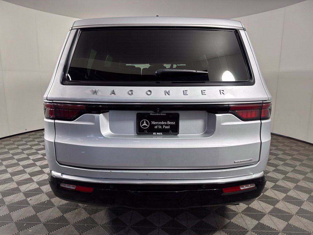 Used 2024 Jeep Wagoneer Series II w/ Flexible Seating Group AWD/4WD image 5