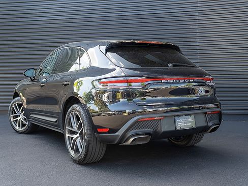 Certified 2026 Porsche Macan AWD/4WD image 3
