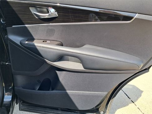 Used 2019 Kia Sorento LX image 14