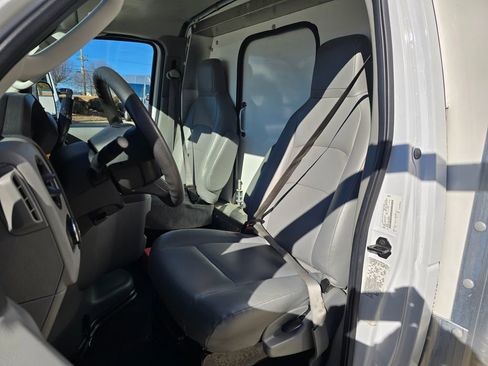Used 2024 Ford E-350 and Econoline 350 Super Duty w/ Power Windows & Locks Group image 30