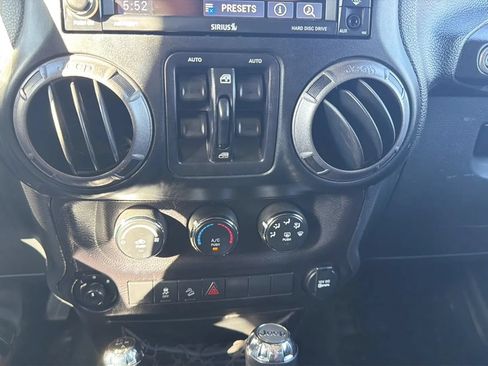 Used 2017 Jeep Wrangler Unlimited Sport w/ Quick Order Package 24S AWD/4WD image 23