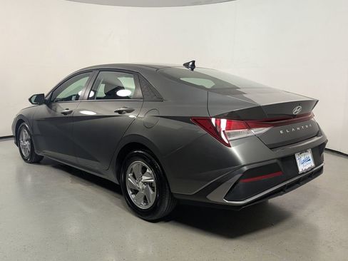 Certified 2025 Hyundai Elantra SE FWD image 6