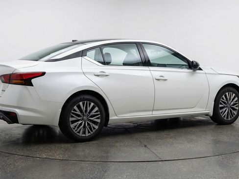 Used 2025 Nissan Altima 2.5 SV image 9
