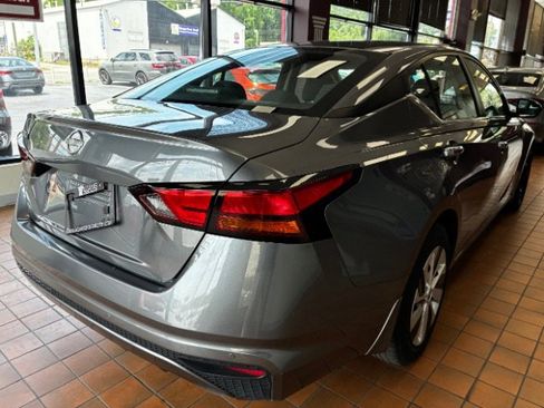 Used 2024 Nissan Altima 2.5 S FWD image 10