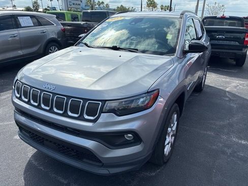 Used 2022 Jeep Compass Latitude image 1