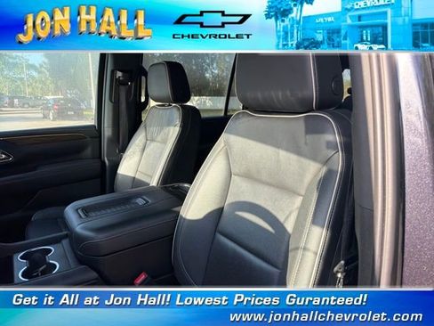 Used 2024 Chevrolet Suburban Premier image 22