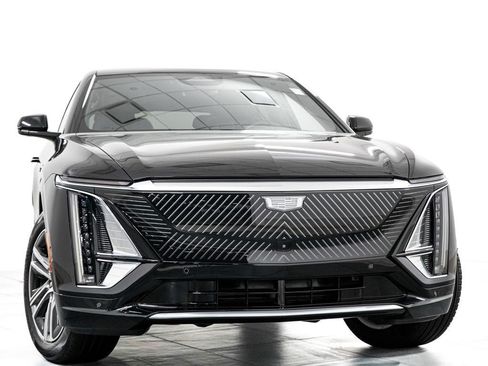 Used 2024 Cadillac Lyriq Luxury AWD/4WD image 3