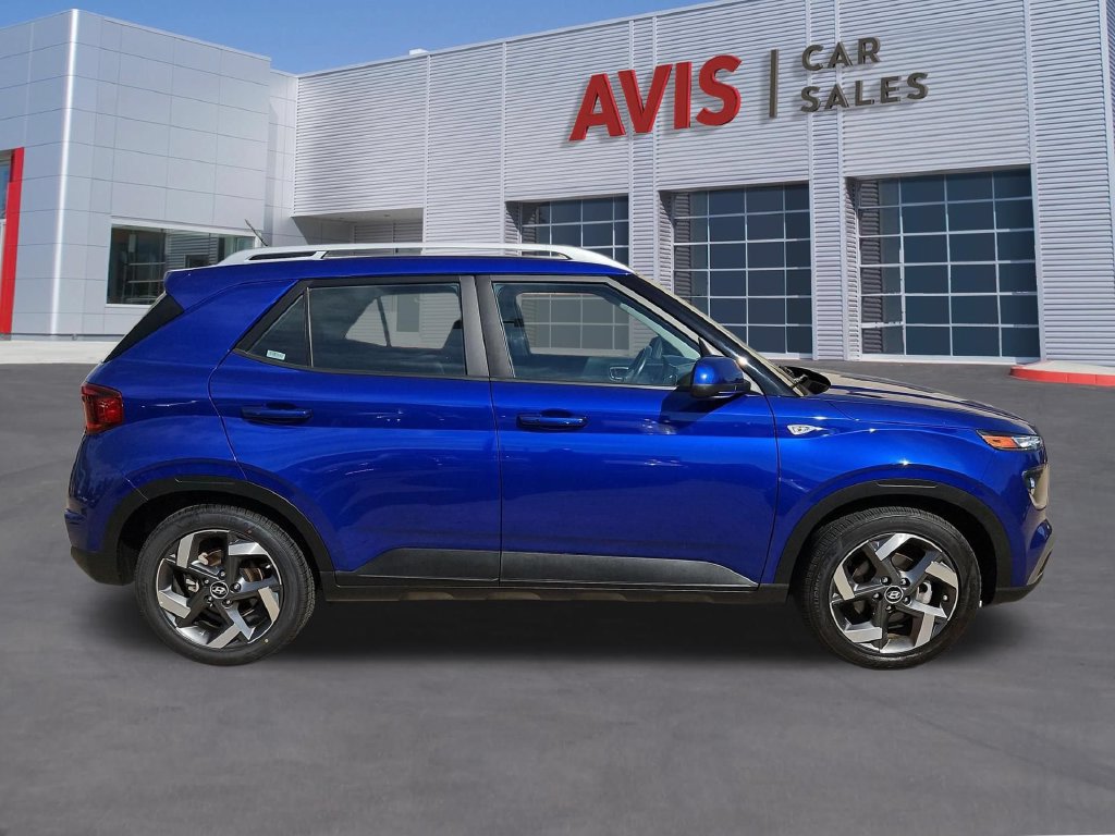 Used 2025 Hyundai Venue SEL FWD image 5