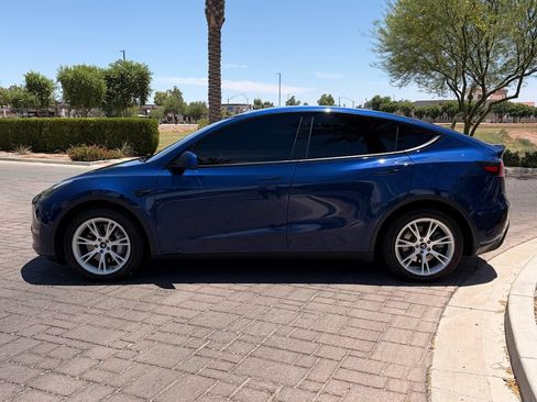 Used 2021 Tesla Model Y Long Range AWD/4WD image 5
