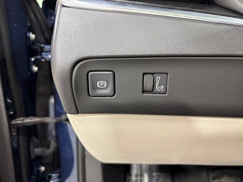 Used 2023 Buick Enclave Essence AWD/4WD image 31