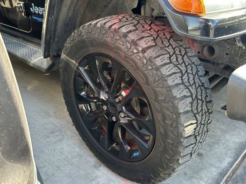 Used 2022 Jeep Wrangler Unlimited Sahara image 11