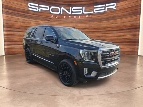 Used 2024 GMC Yukon SLT w/ SLT Luxury Package image 8