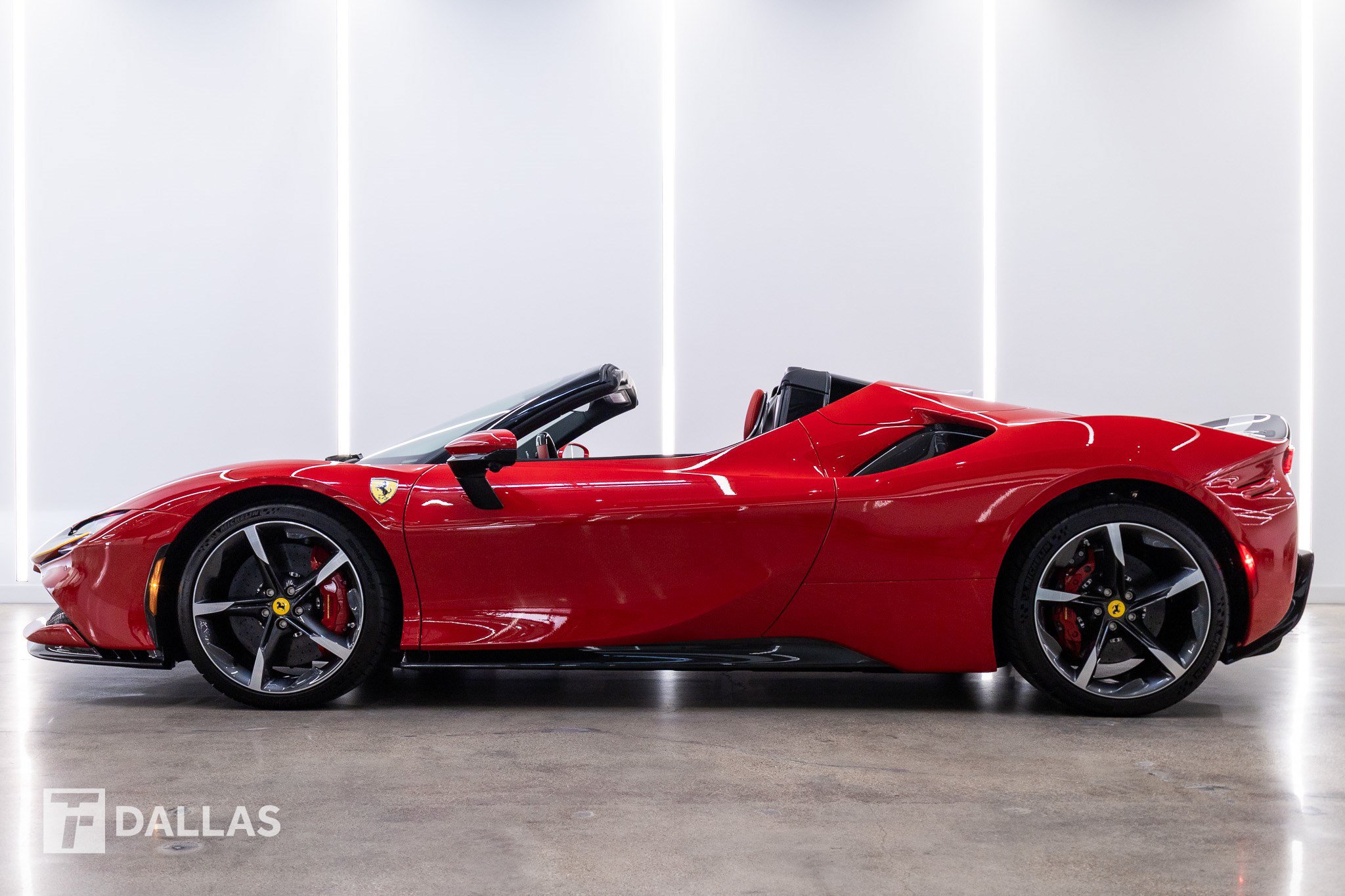 Used 2023 Ferrari SF90 Spider AWD/4WD image 1