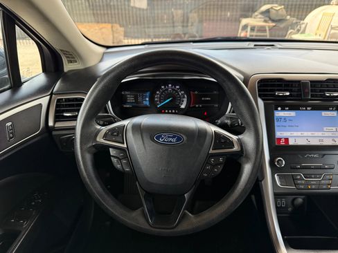Used 2019 Ford Fusion SE FWD image 14