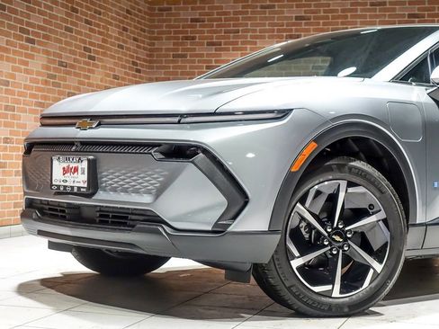 New 2026 Chevrolet Equinox EV LT image 4