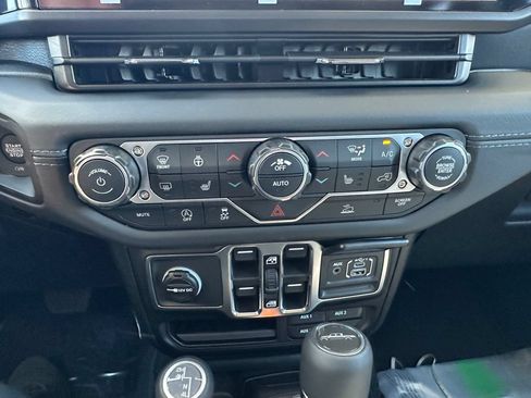 New 2026 Jeep Gladiator Sport AWD/4WD image 23