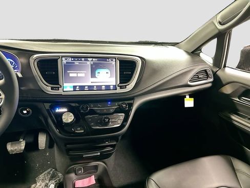 New 2026 Chrysler Pacifica Select image 25