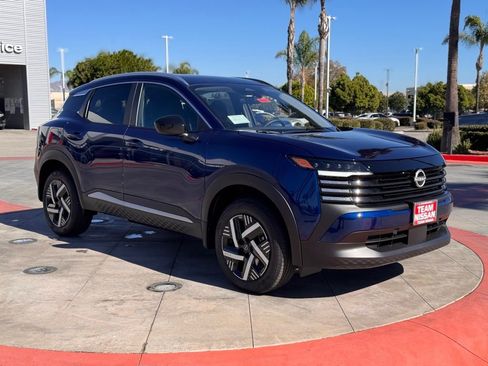 New 2026 Nissan Kicks SV w/ SV Premium Package image 2