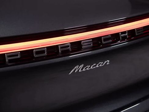Certified 2025 Porsche Macan image 36