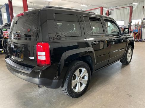 Used 2016 Jeep Patriot Latitude FWD image 6