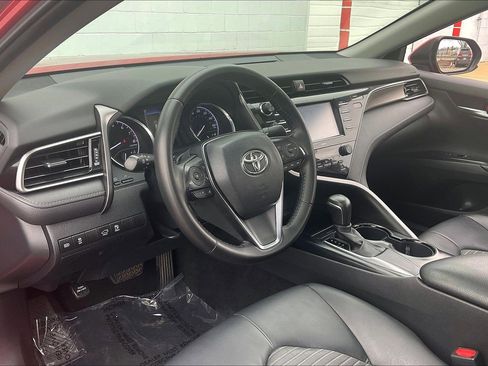 Used 2020 Toyota Camry SE image 18