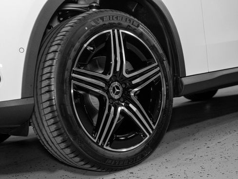 Used 2026 Mercedes-Benz GLC 300 300 SUV image 9