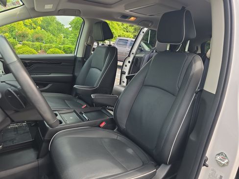 Used 2025 Honda Odyssey Elite image 16
