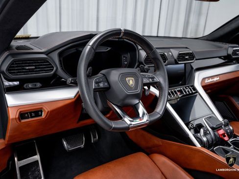 Used 2019 Lamborghini Urus image 24