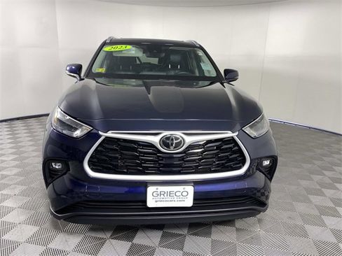 Used 2023 Toyota Highlander XLE image 3