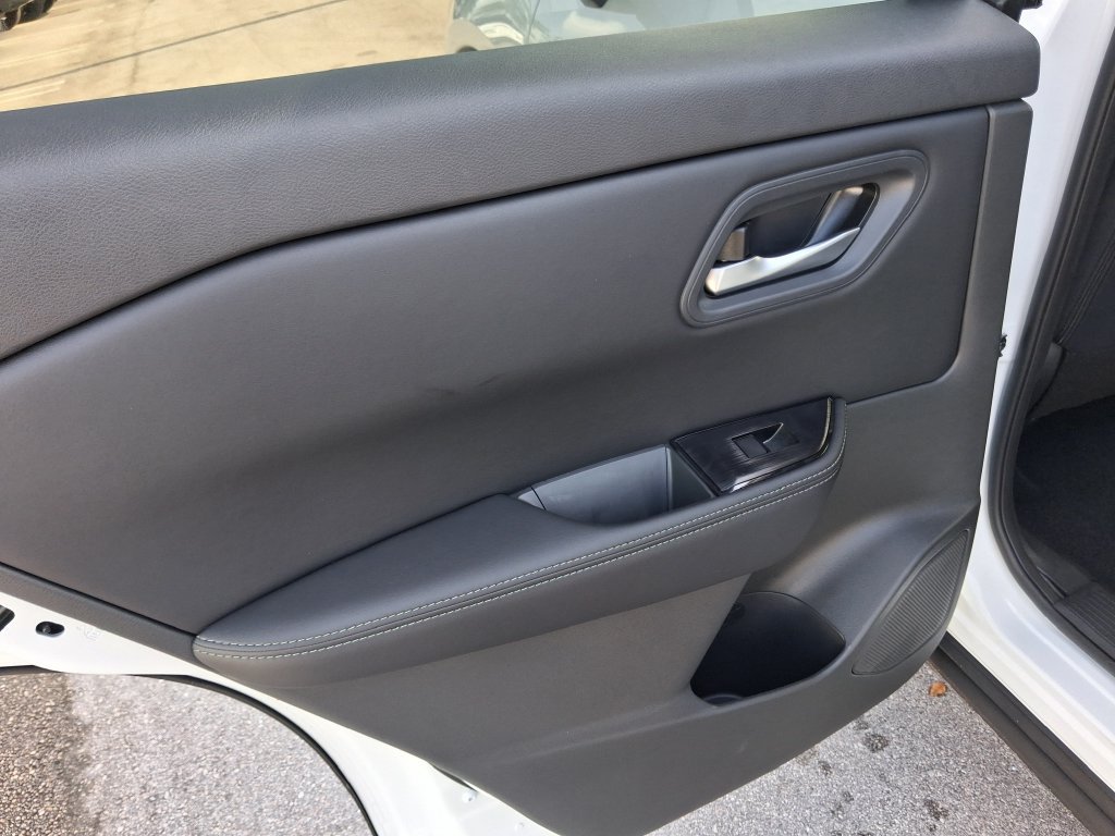 Used 2026 Nissan Rogue SV FWD image 11