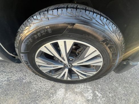 Used 2022 Nissan Rogue SV w/ SV Premium Package image 30