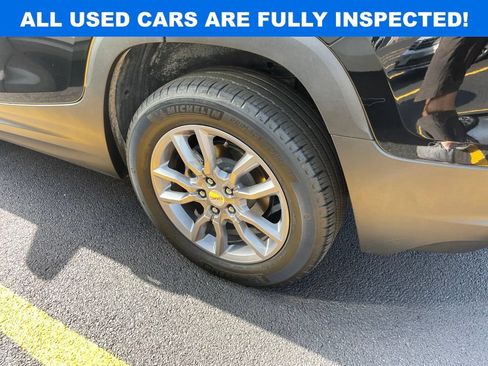 Used 2024 GMC Terrain SLT AWD/4WD image 4
