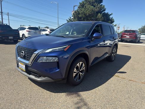 Used 2023 Nissan Rogue SV FWD image 1