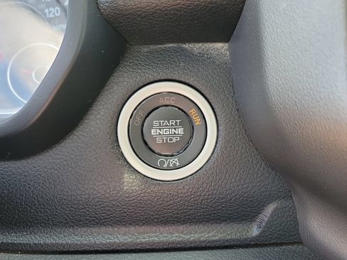 Used 2024 RAM 2500 Big Horn AWD/4WD image 30